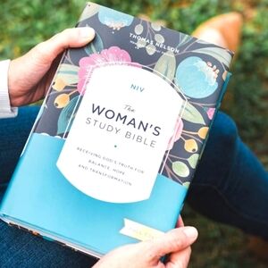 NIV Woman's Study Bible - Floral Cover